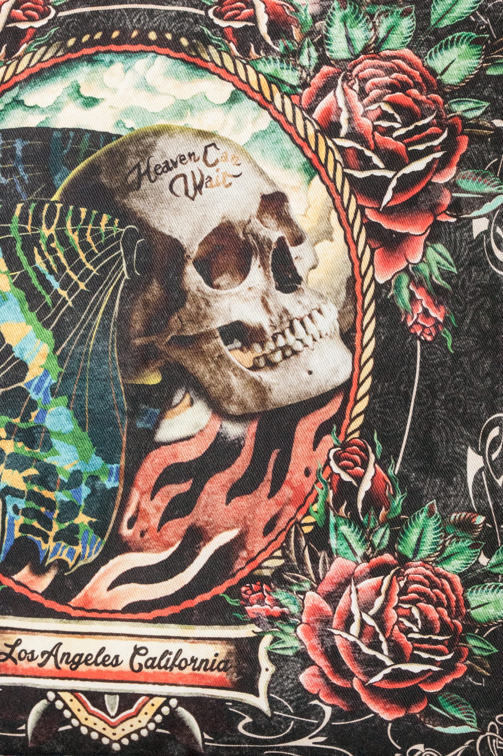 Cuscino decorativo con teschio e farfalla