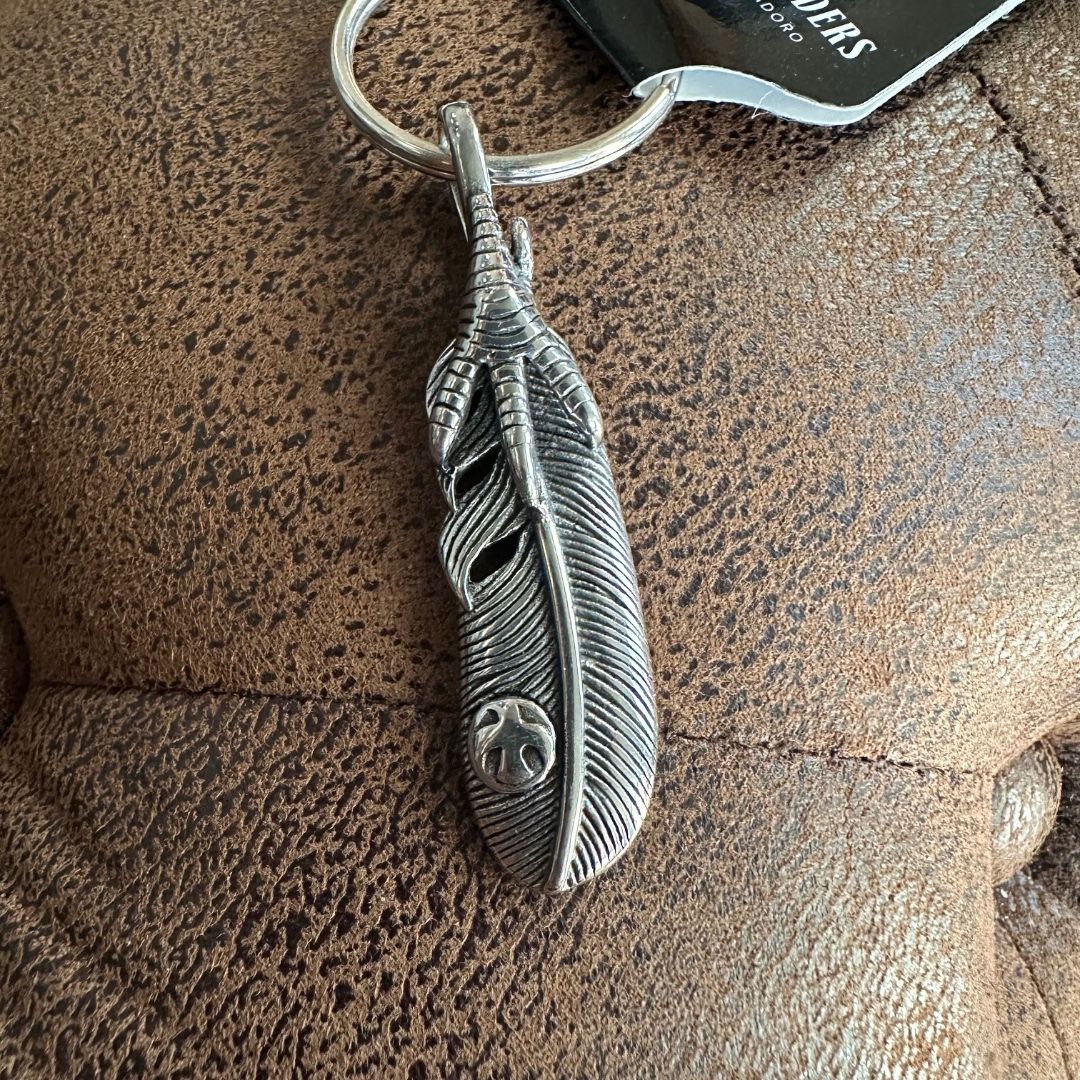 HOUSE OF RIDERS Feather and Paw Keychain